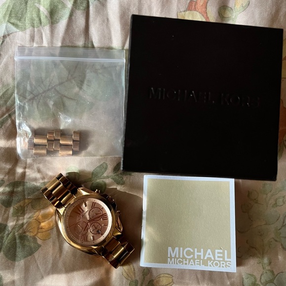 Michael Kors Rose Gold Watch - Picture 4 of 7